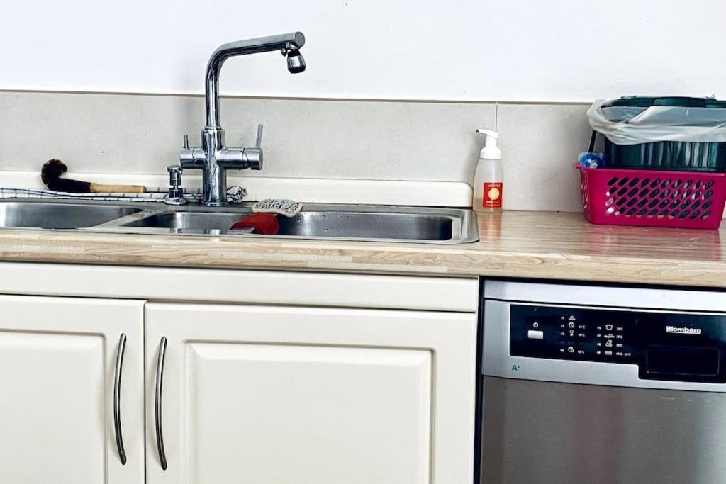 Free Breakfast, Pool, Spacious Aircon Hideaway Mosta Exterior foto