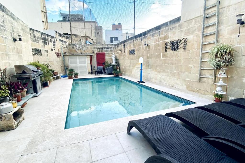 Free Breakfast, Pool, Spacious Aircon Hideaway Mosta Exterior foto