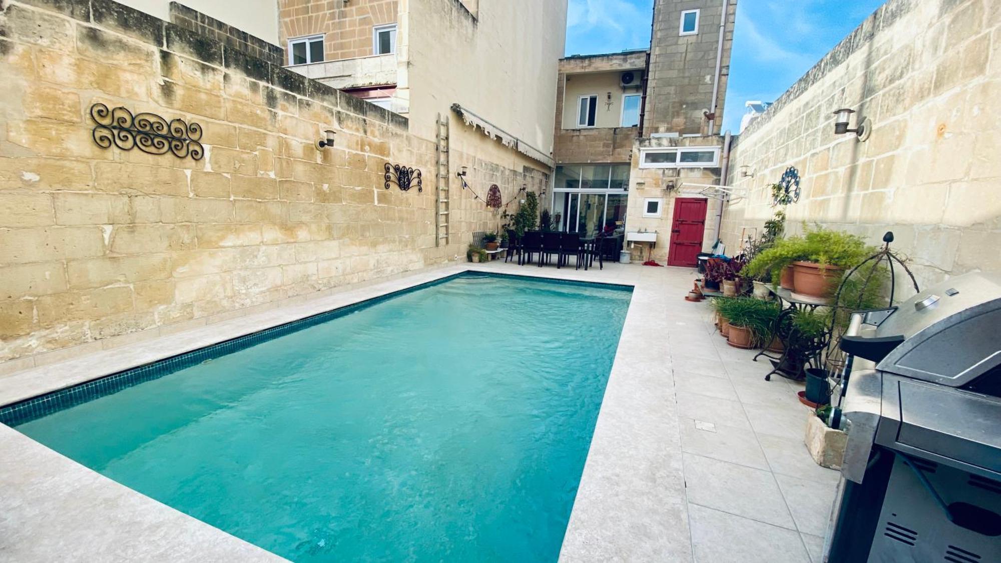 Free Breakfast, Pool, Spacious Aircon Hideaway Mosta Exterior foto