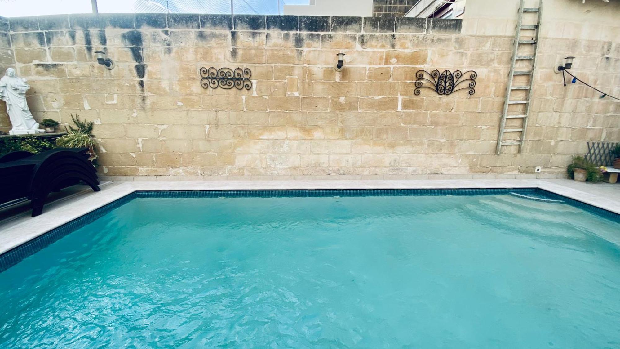Free Breakfast, Pool, Spacious Aircon Hideaway Mosta Exterior foto