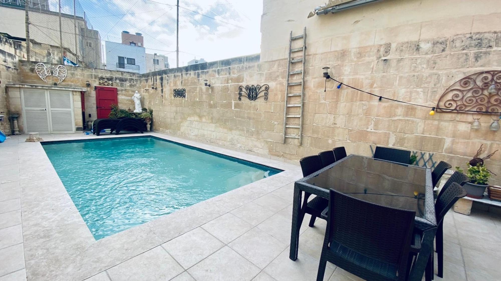 Free Breakfast, Pool, Spacious Aircon Hideaway Mosta Exterior foto